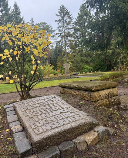 Ehrenanlage auf dem Waldfriedhof in Faßberg Ehrenanlage auf dem Waldfriedhof in Faßberg © Gemeinde Faßberg